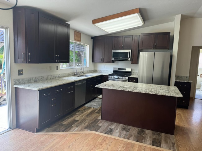Building Photo - 4876 Fairway Dr