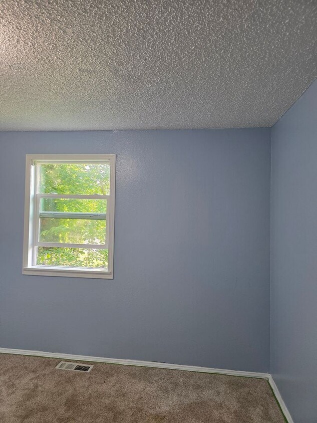 Building Photo - Spacious 4BR House in Mount Vernon