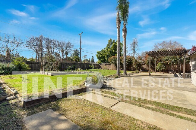 Foto del edificio - 9024 Leatham Ave