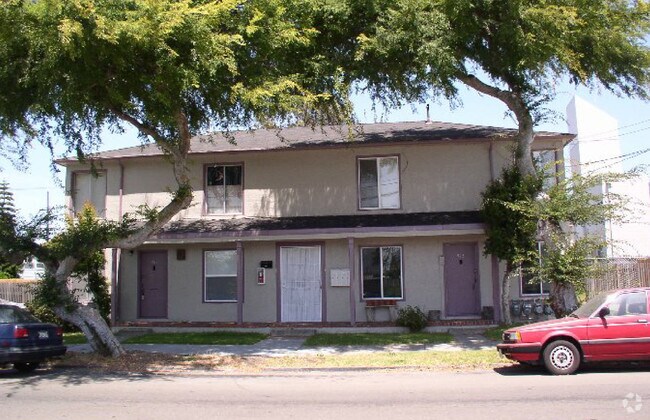 Foto del edificio - 909-915 Dwight Way