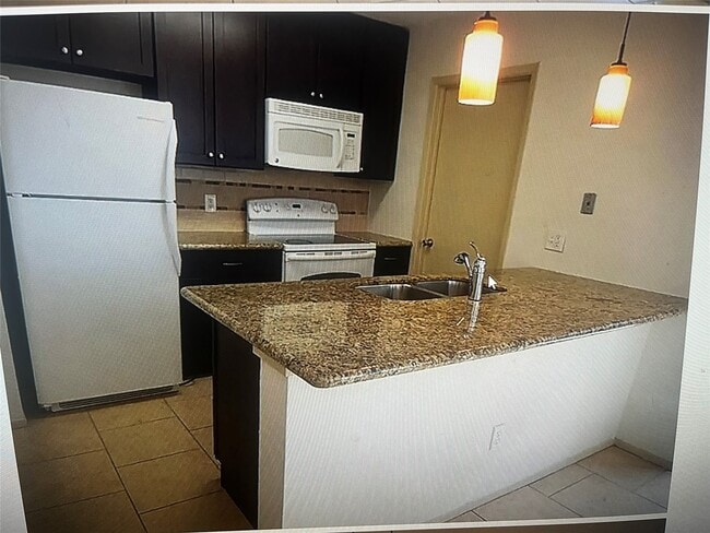 Building Photo - 8020 Braesmain Dr