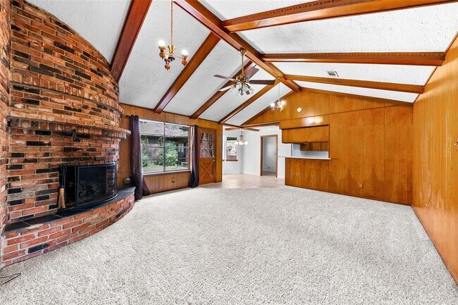 Building Photo - 267 Spring Pines Dr