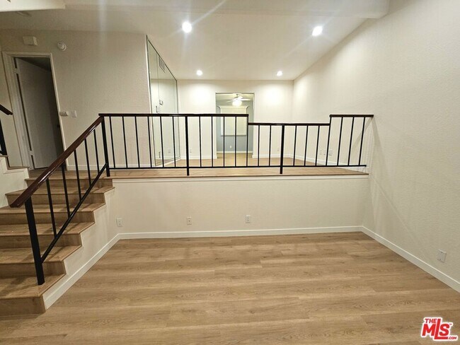 Foto del edificio - 10201 Mason Ave