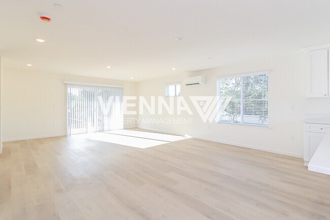 Foto del edificio - 7998 Quiet Knolls Dr