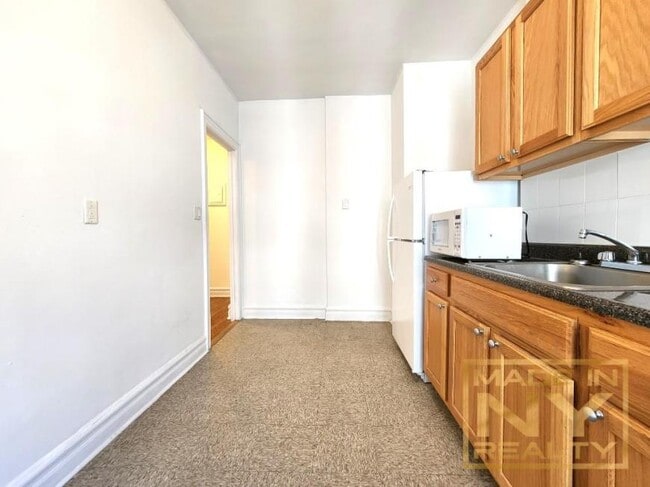 Building Photo - 1 bedroom in ASTORIA NY 11106