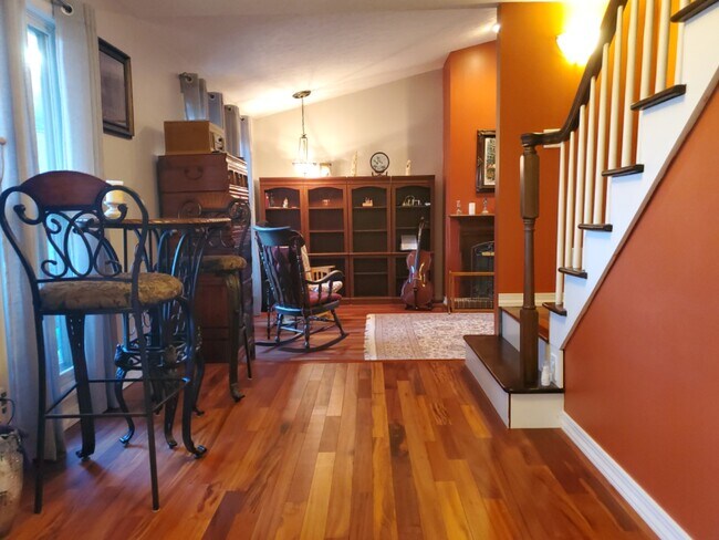 Building Photo - 104 Spinning Wheel Ct