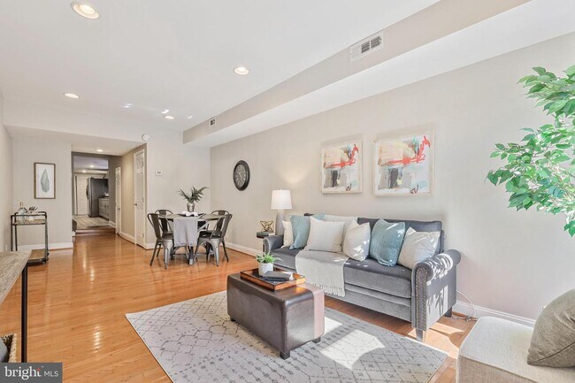 Foto del edificio - 3036 Hudson St