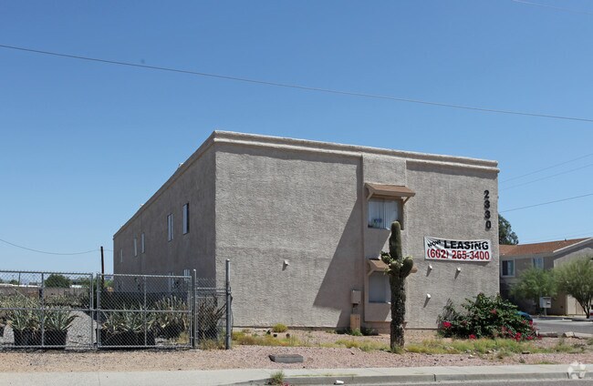 Building Photo - Black Canyon Heights