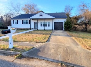 Building Photo - 3 Minetti Ct