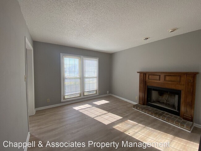 Building Photo - 3 br, 2.5 bath House - 1083 Biltmore Place