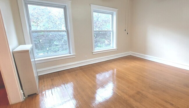 Foto del edificio - 933 Hinman Ave