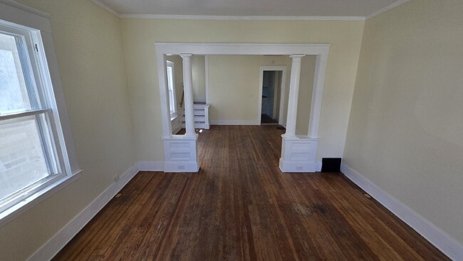 Foto del edificio - Classic Old Brooklyn 3-Bedroom Duplex