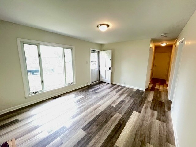 Building Photo - 208 Tallman Ave
