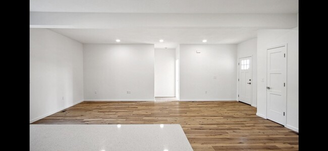 Foto del edificio - Beautiful Complete Newly Built 3 bedroom 2...