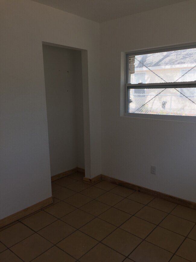 Foto del edificio - 1609 E 9th St