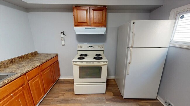 Building Photo - 447 Hays Avenue Unit 2