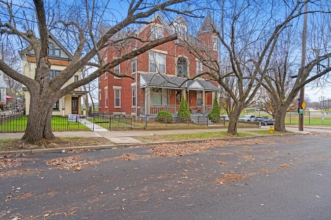 Building Photo - 734 Garrard St