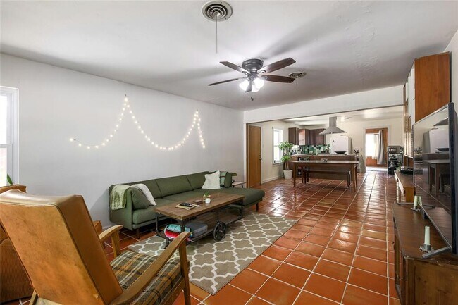 Foto del edificio - 1016 Randall St