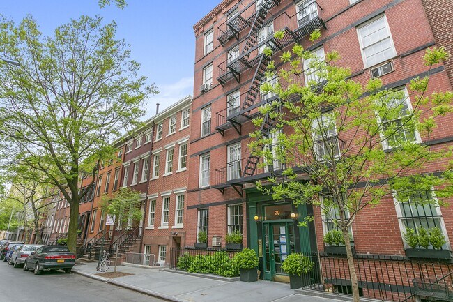 Building Photo - 20 Bethune St