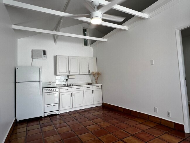 Foto del edificio - 4833 Cartwright Ave