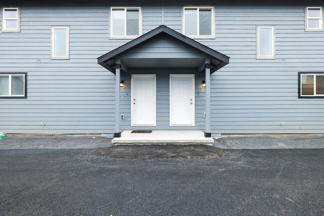 Building Photo - 2631 W Marina Dr