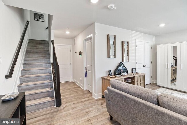 Foto del edificio - 6882 Barrowfield Pl