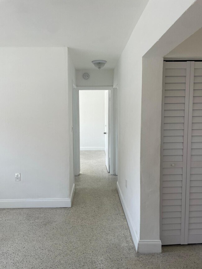 Foto del edificio - 585 SW 13th Ave