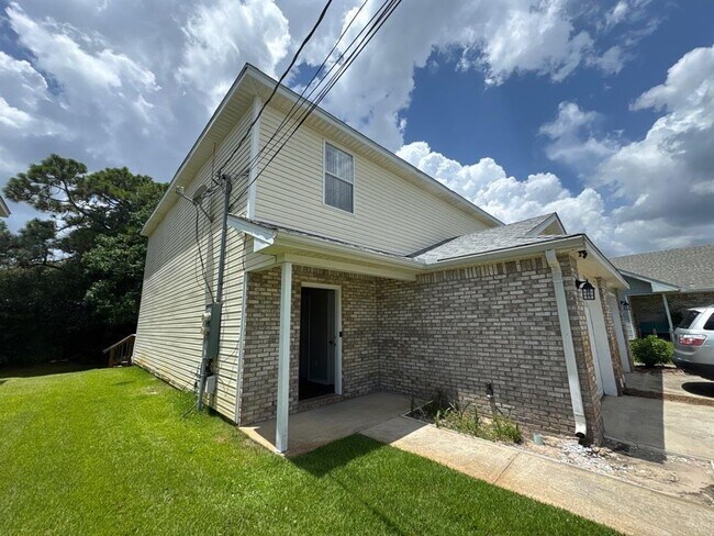Building Photo - 2127 Tom St