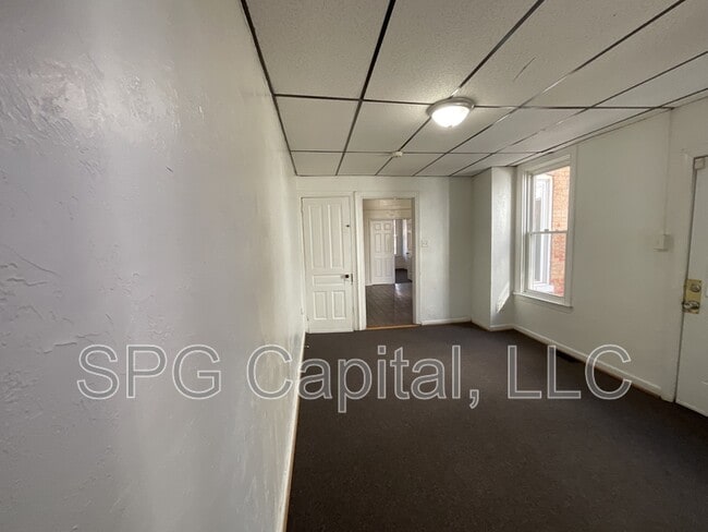 Building Photo - 304 W Cottage Pl