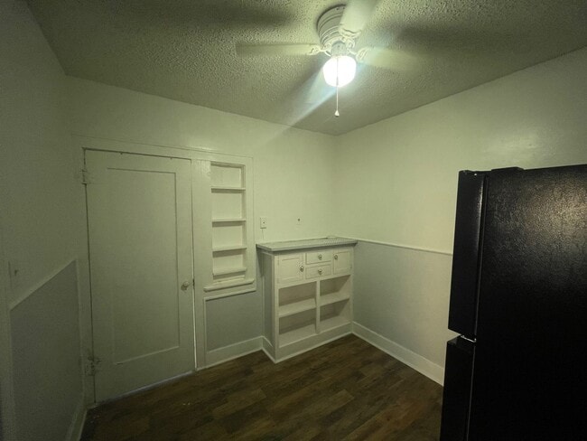 Building Photo - Cozy 1/1 duplex AVAILABLE NOW!