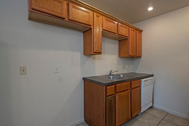 Building Photo - 3238 E Alabama Ave