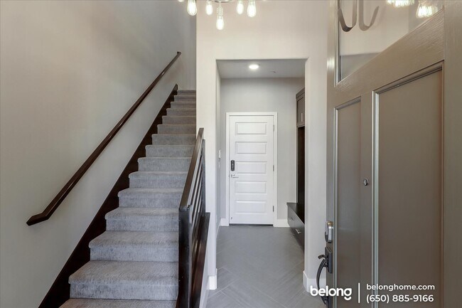 Building Photo - 2715 5th St