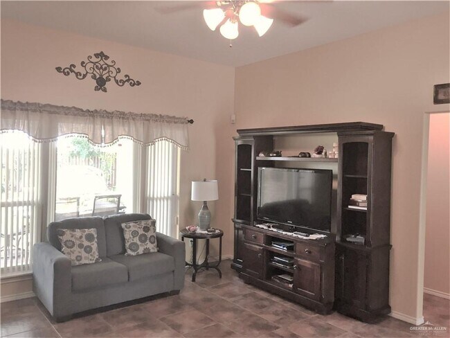 Foto del edificio - 4109 Whitewing Ave
