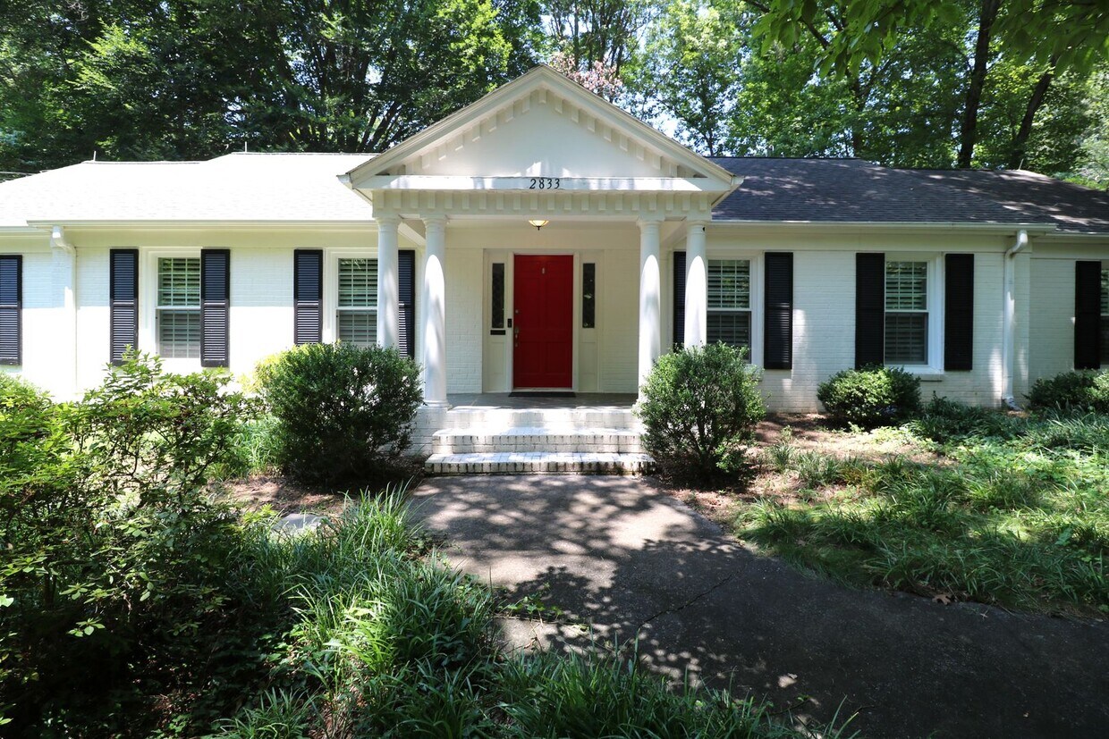Foto principal - 2833 Wesleyan Ln