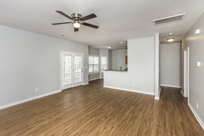 Building Photo - Lovely 4 Bedroom in Irmo
