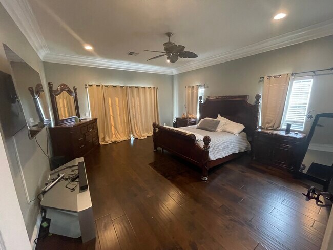 Foto del edificio - 10906 Iron Creek Ave