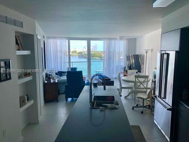 Foto del edificio - 9821 E Bay Harbor Dr