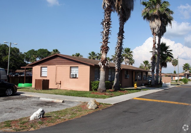 Oakwood Village - Oak Leaf Apartments