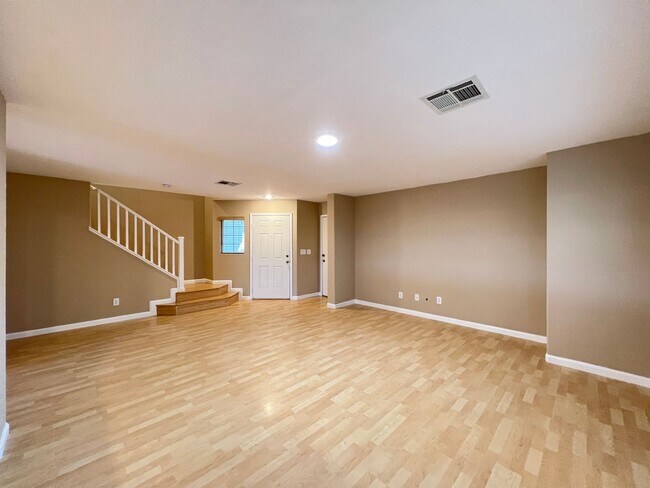 Foto del edificio - HUNTINGTON VILLAGE C UNIT 1 AT