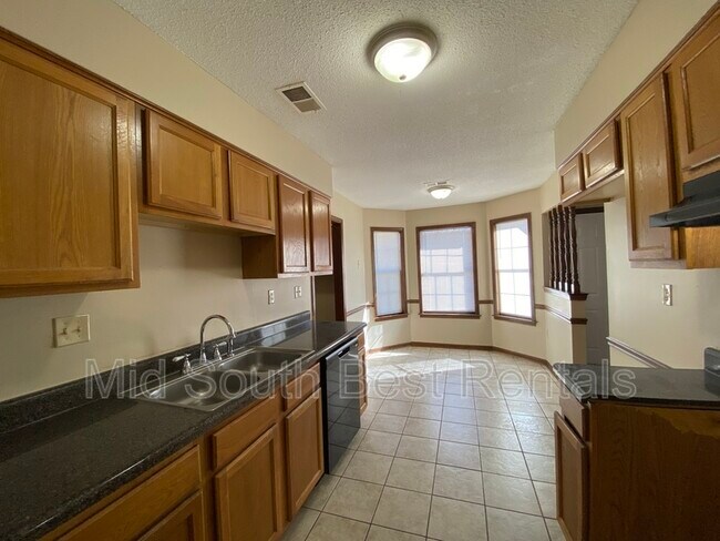 Foto del edificio - 5028 Ross Rd