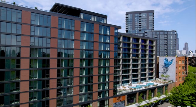 Building Photo - 1380 W Randolph St