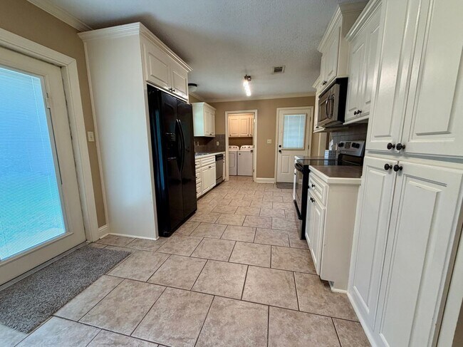 Building Photo - 106 Hickory Dr