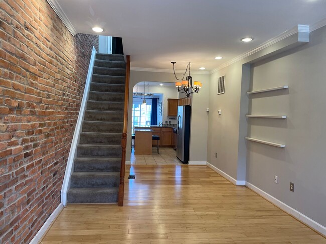 Foto del edificio - Patterson Park 2-Bedroom plus Den Townhouse