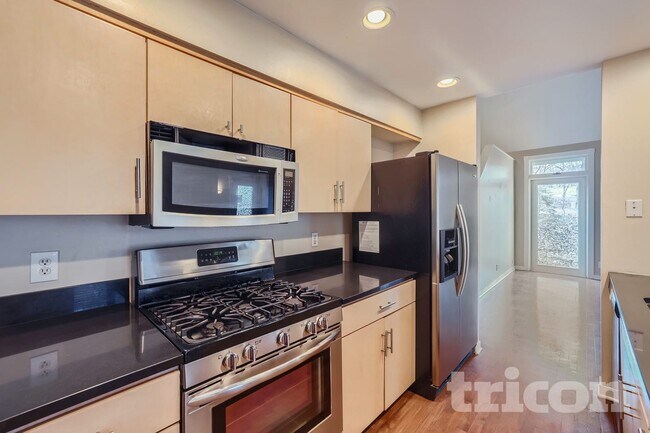 Foto del edificio - 5 Oak Shore Dr