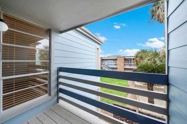 Building Photo - 100 Market St