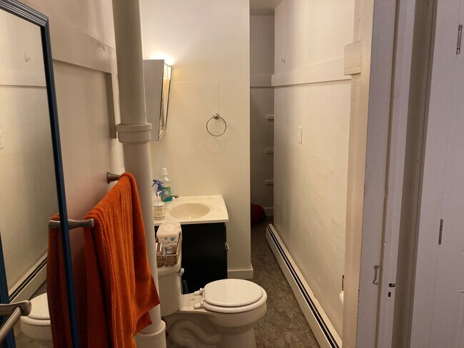 Building Photo - 37 Deering St