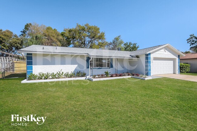 Foto del edificio - 7033 Crestlake Dr