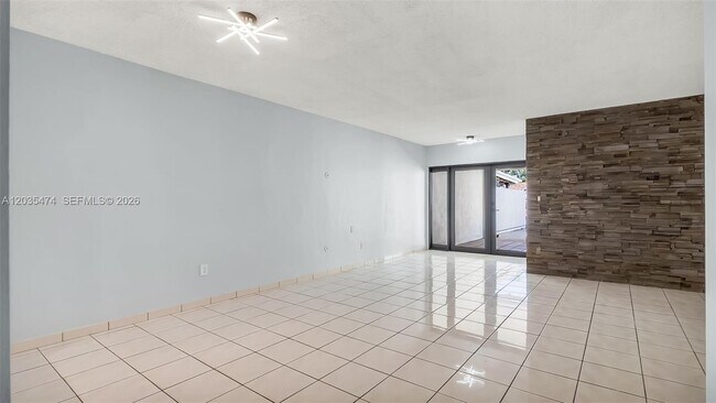 Foto del edificio - 1647 W 72nd St