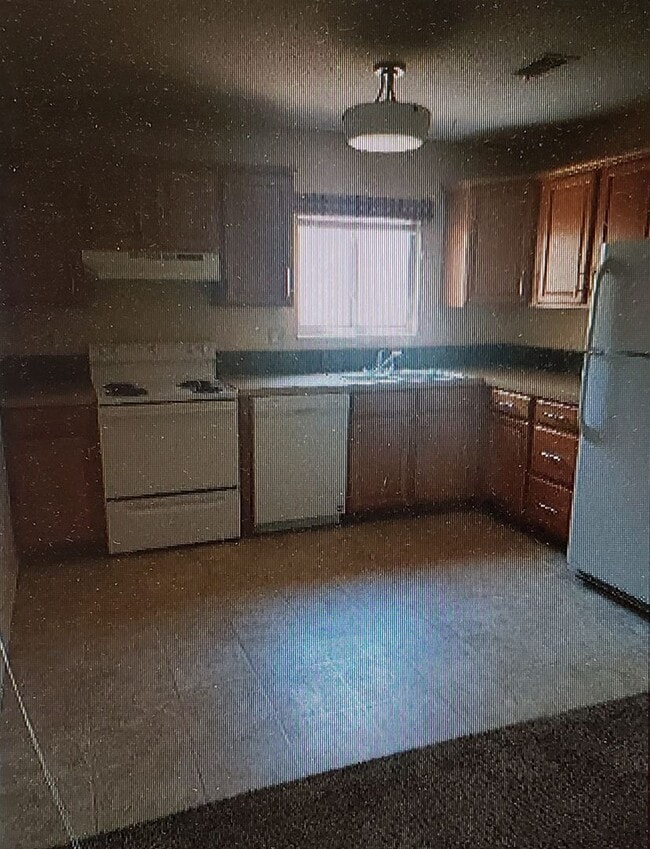 Building Photo - 2 BED WESTMOOR CONDO