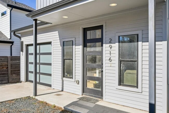 Foto del edificio - 2916 E 13th St